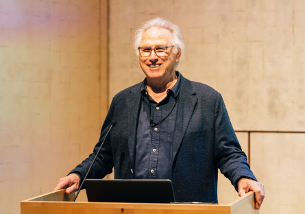 Phoenix College alumni Eric Fischl at the 2024 Eric Fischl Series hosted by the Phoenix Art Museum